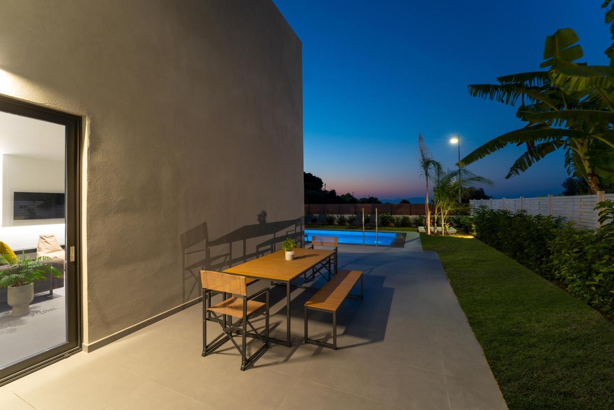Momentum Villas 이알리소스 외부 사진