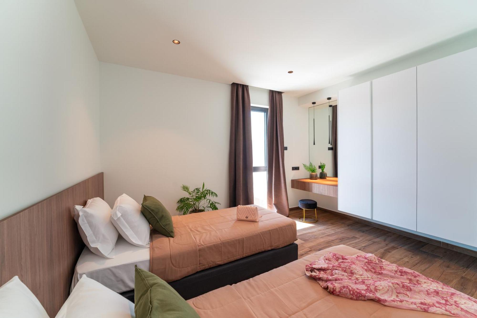 Momentum Villas 이알리소스 외부 사진