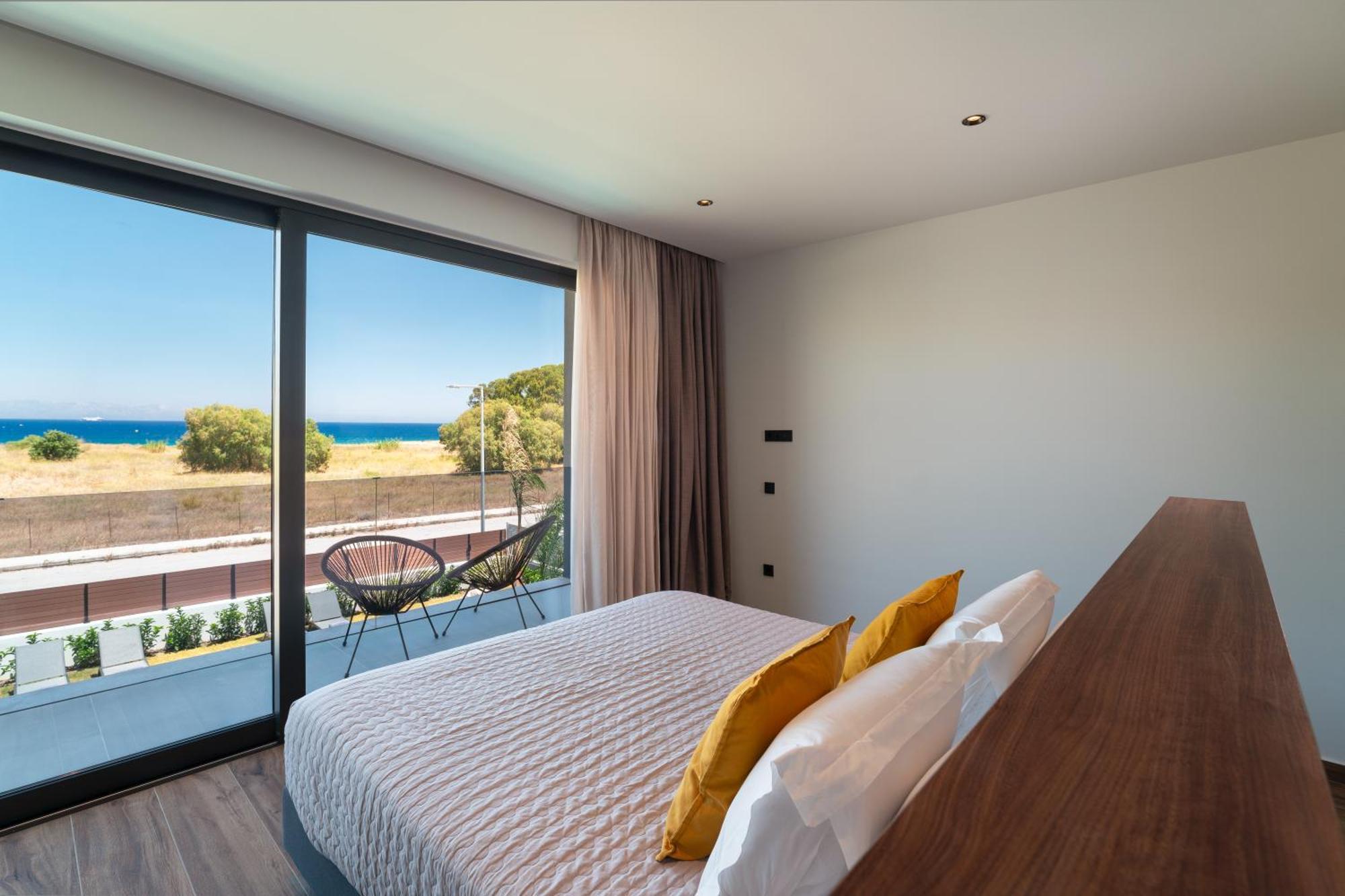 Momentum Villas 이알리소스 외부 사진
