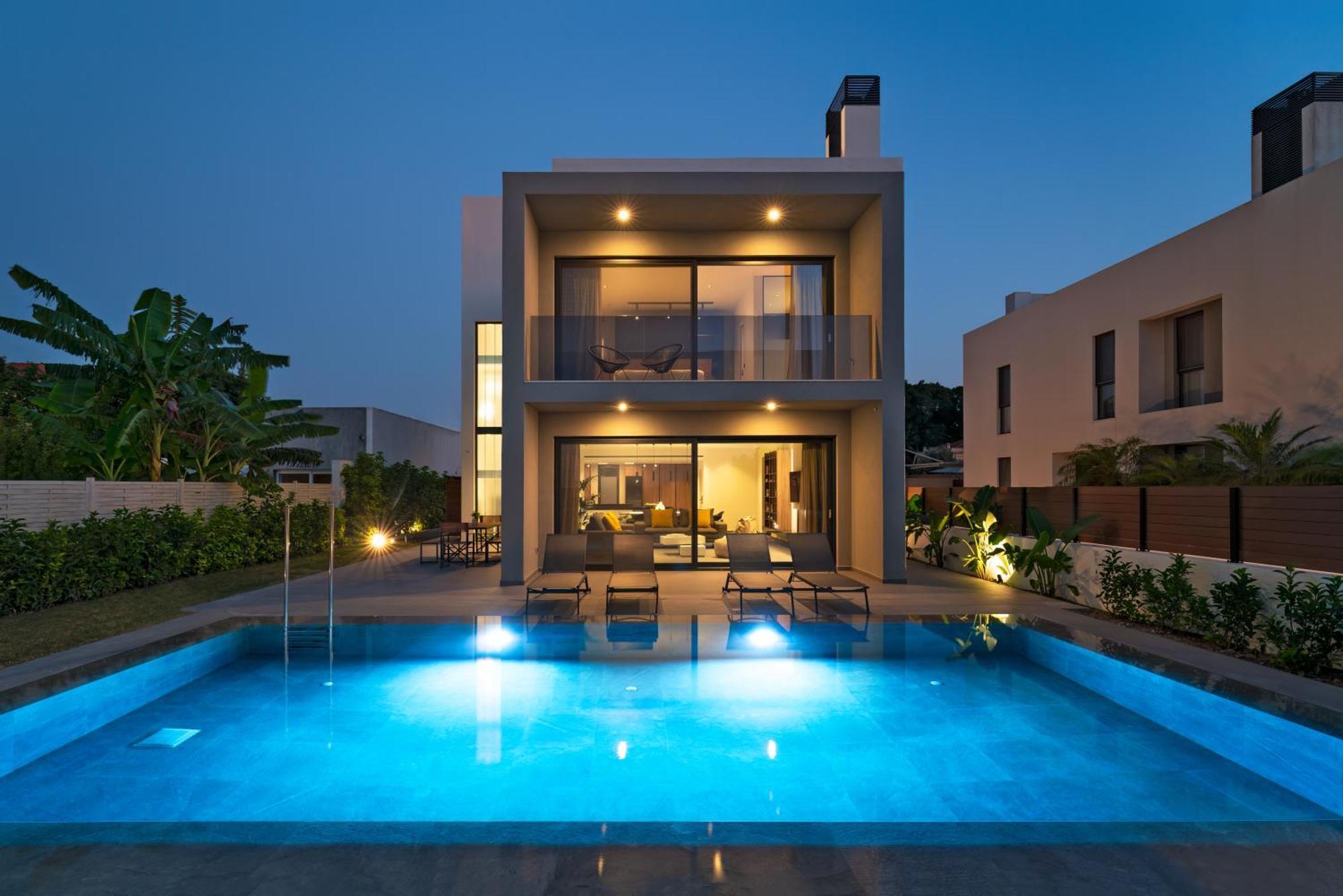 Momentum Villas 이알리소스 외부 사진