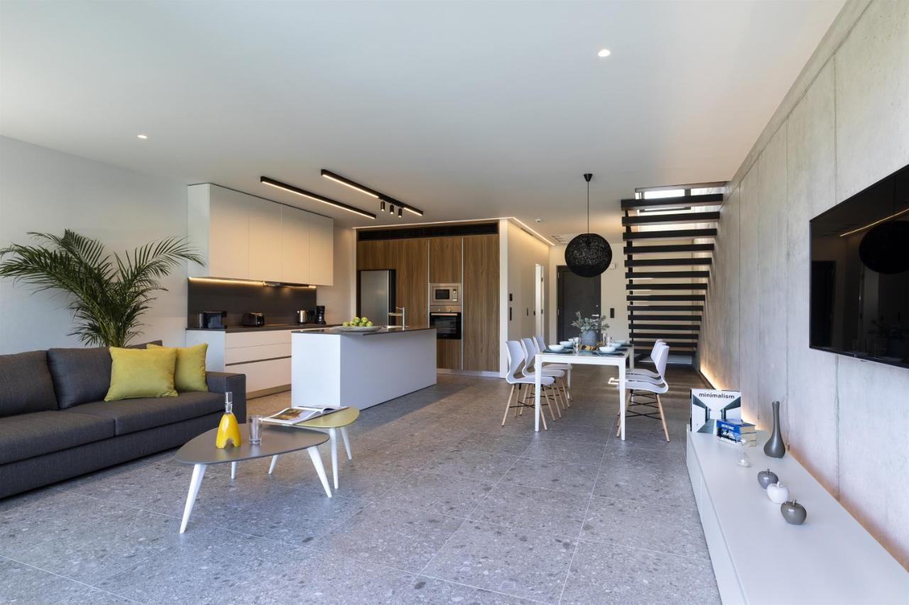 Momentum Villas 이알리소스 외부 사진
