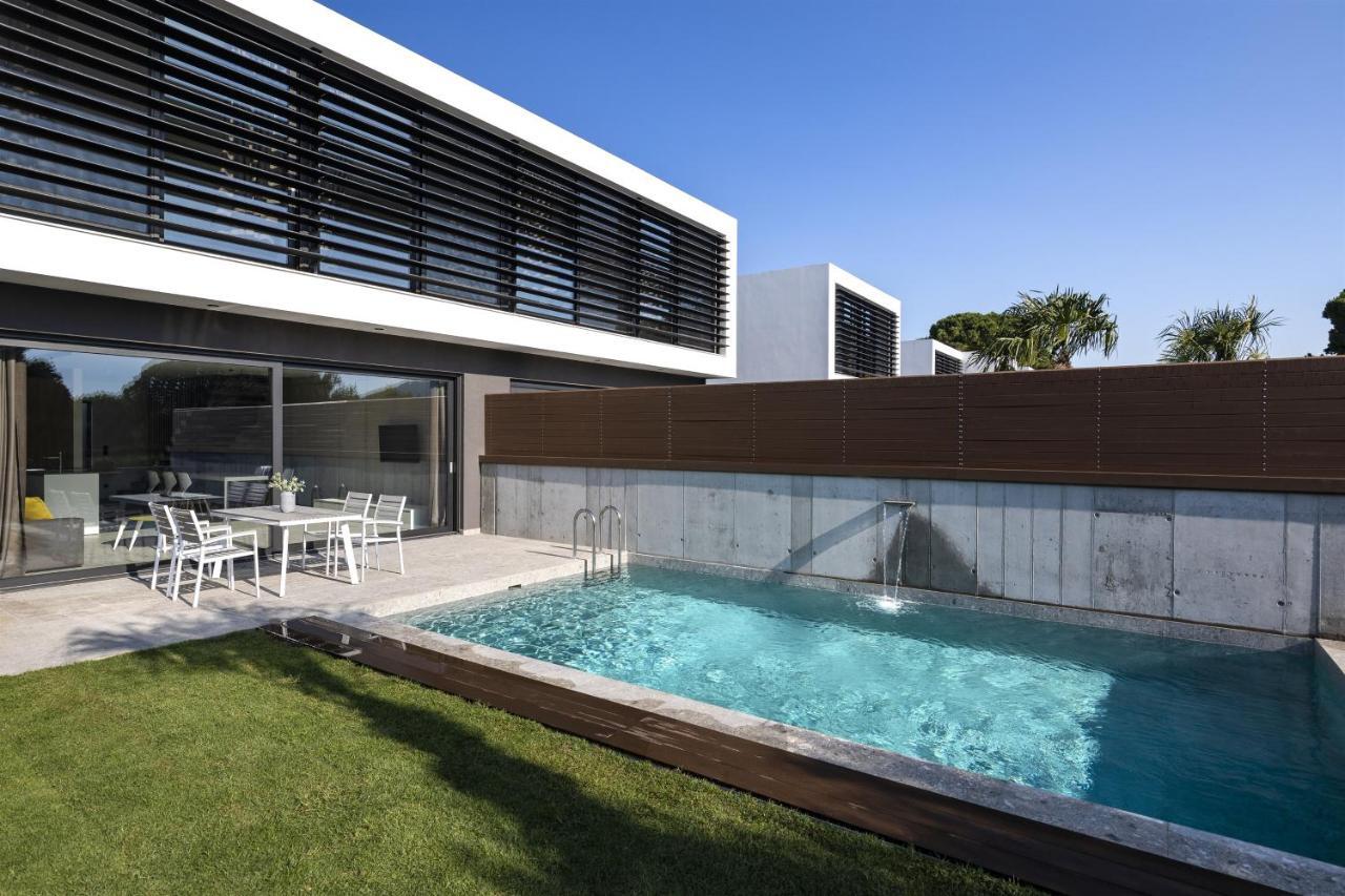 Momentum Villas 이알리소스 외부 사진